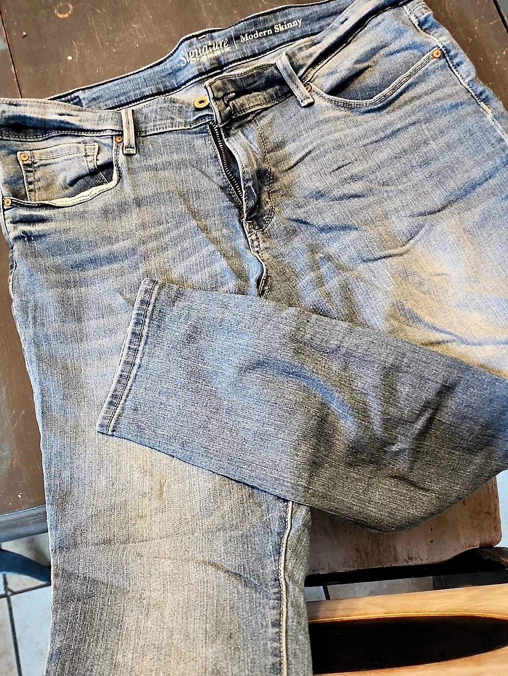 Signature by Levi Strauss & Co. Modern Skinny. Blue Jeans
